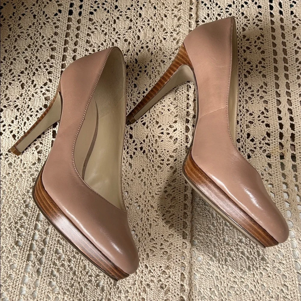Nine West Platform Pump Leather Upper Stacked Heel Taupe Color Beautie EUC 9